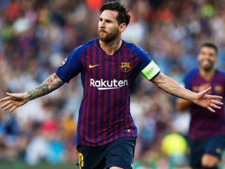 El festejo del 10, con la cinta de capitán en su brazo El festejo del 10, con la cinta de capitán en su brazo