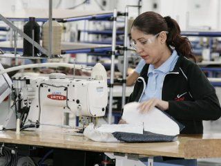Taller de ropa, industria textil - Crédito: Télam Taller de ropa, industria textil - Crédito: Télam