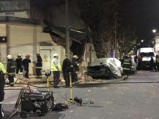 explosion y derrumbe en una casa de monte castro: hay cuatro heridos explosion y derrumbe en una casa de monte castro: hay cuatro heridos