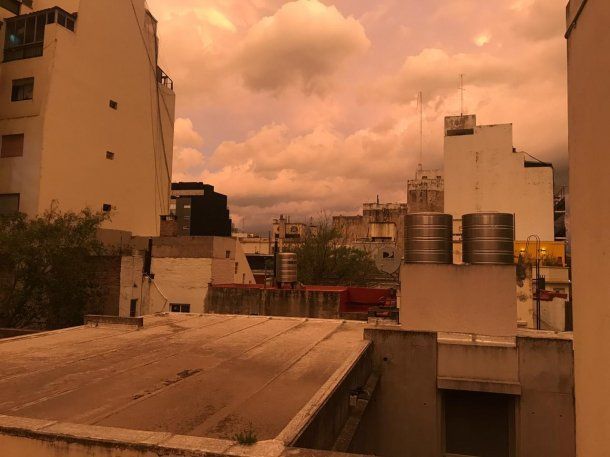 <p>El día que el cielo de Buenos Aires se volvió sepia</p>