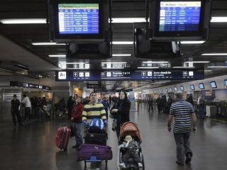cancelan vuelos de aerolineas argentinas por un reclamo sindical cancelan vuelos de aerolineas argentinas por un reclamo sindical