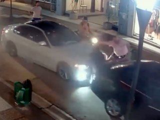 ¡a lo relatos salvajes! choque, discusion y pinas en pleno centro de gualeguaychu ¡a lo relatos salvajes! choque, discusion y pinas en pleno centro de gualeguaychu