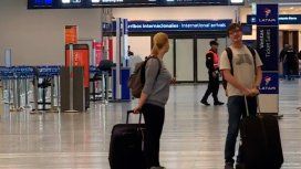 Dos turistas fueron a Aeroparque a pesar del paro general Dos turistas fueron a Aeroparque a pesar del paro general
