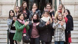 Rosario: la justicia permitió por primera vez que 6 mamás cultiven cannabis medicinal para sus hijos Rosario: la justicia permitió por primera vez que 6 mamás cultiven cannabis medicinal para sus hijos
