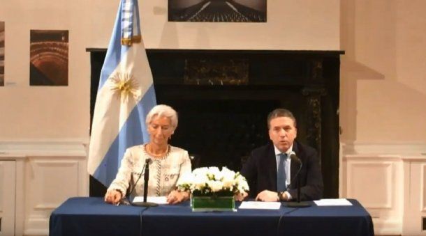 El ministro de Hacienda junto a la Titular del FMI