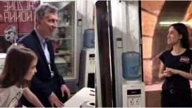 Mauricio Macri visitó una pizzería y alertó que habrá recesión Mauricio Macri visitó una pizzería y alertó que habrá recesión