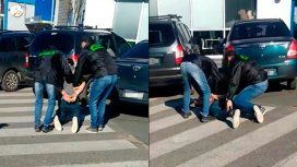 Un prófugo arregló una cita a ciegas por Facebook y cuando llegó lo detuvieron Un prófugo arregló una cita a ciegas por Facebook y cuando llegó lo detuvieron