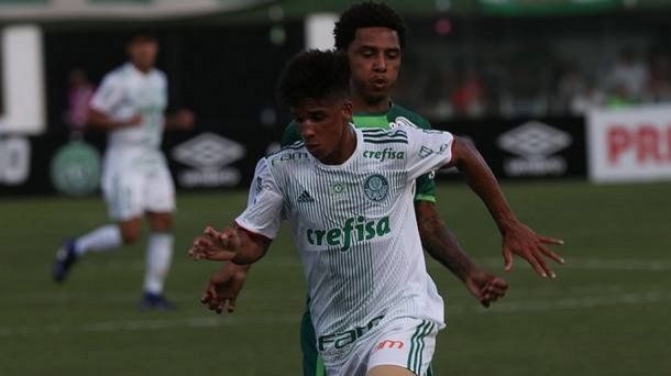 Victor Hugo Santana Carvalho.