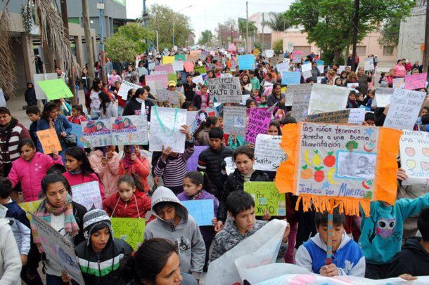 Más de dos mil niños se movilizaron para reclamar justicia por el crimen de Marito Satlo. Télam