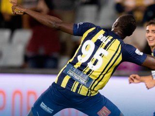 en su debut como titular, bolt convirtio dos goles en su debut como titular, bolt convirtio dos goles