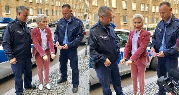 Alves posó hasta cuando lo arrestaban en Berlín