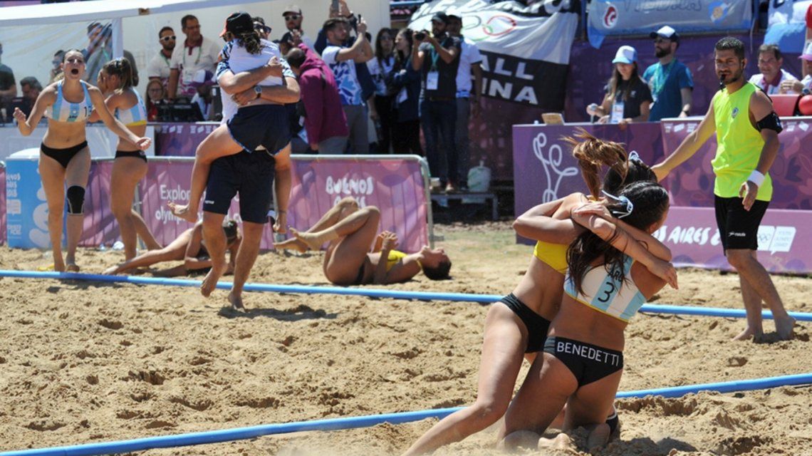 Kamikazes Doradas Las Chicas Del Beach Handball Se