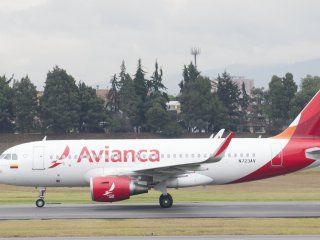 susto en el aire: un avion tuvo que regresar a ezeiza una hora despues de haber despegado susto en el aire: un avion tuvo que regresar a ezeiza una hora despues de haber despegado