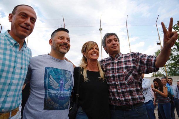 Máximo Kirchner no emitió un discurso pero saludó a los militantes<br>