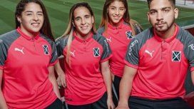 Camiseta de Independiente contra el cáncer de mama - Crédito: @Independiente Camiseta de Independiente contra el cáncer de mama - Crédito: @Independiente