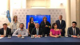 Felipe Solá se fue del bloque del Frente Renovador y llamó a la unidad de la oposición Felipe Solá se fue del bloque del Frente Renovador y llamó a la unidad de la oposición