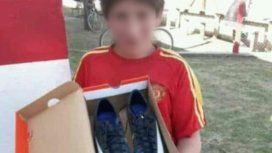 Recibió botines de un rival y terminó uniendo a los clubes Recibió botines de un rival y terminó uniendo a los clubes