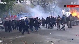 VIDEOS: Así se enfrentó la policía con un grupo de manifestantes VIDEOS: Así se enfrentó la policía con un grupo de manifestantes
