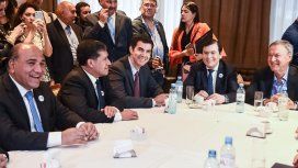 Urtubey, Zamora, Corpacci, Casas, Manzur y Schiaretti participaron de la reunión. Urtubey, Zamora, Corpacci, Casas, Manzur y Schiaretti participaron de la reunión.