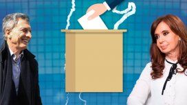 A un año de las elecciones Macri y el PJ enfrentan sus propios fantasmas: crisis y división A un año de las elecciones Macri y el PJ enfrentan sus propios fantasmas: crisis y división