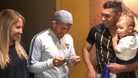 Carlos Tevez y el pequeño Carlos Tevez con sus padres Carlos Tevez y el pequeño Carlos Tevez con sus padres