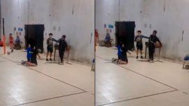 El agresivo entrenamiento de un profesor de voley El agresivo entrenamiento de un profesor de voley