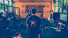 Se desplomó en un gimnasio mientras hacía crossfit y murió Se desplomó en un gimnasio mientras hacía crossfit y murió