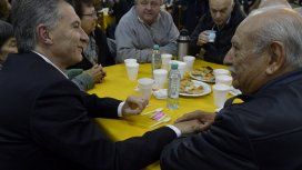 El Presidente Macri en campaña con jubilados El Presidente Macri en campaña con jubilados