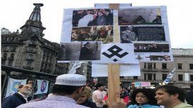 Esvasticas e imágenes de Hitler en la marcha contra la Educación Sexual Integral Esvasticas e imágenes de Hitler en la marcha contra la Educación Sexual Integral