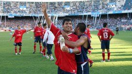 El Kun Agüero, con el Cilindro de Avellaneda a sus pies El Kun Agüero, con el Cilindro de Avellaneda a sus pies