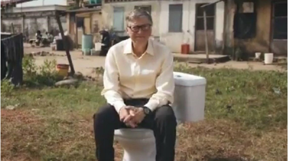Bill Gates presentó un inodoro que funciona sin agua