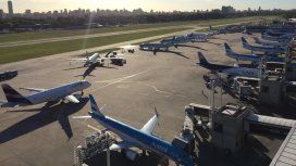 La flota de Aerolíneas Argentinas paralizada en Aeroparque. La flota de Aerolíneas Argentinas paralizada en Aeroparque.