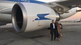 Mauricio Macri con Juliana Awada junto a la turbina de uno de los aviones de Aerolíneas Argentinas Mauricio Macri con Juliana Awada junto a la turbina de uno de los aviones de Aerolíneas Argentinas