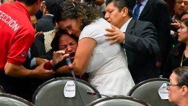 México: una diputada se entera de la muerte de su hija en plena sesión México: una diputada se entera de la muerte de su hija en plena sesión