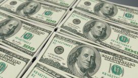 El dólar bajó y quedó a cuatro centavos del piso de la banda que impuso el FMI El dólar bajó y quedó a cuatro centavos del piso de la banda que impuso el FMI