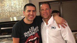 Juan Román Riquelme y Óscar Córdoba Juan Román Riquelme y Óscar Córdoba