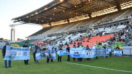Familiares de los 44 héroes del ARA San Juan estuvieron en el campo de juego Familiares de los 44 héroes del ARA San Juan estuvieron en el campo de juego