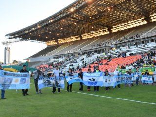 Familiares de los 44 héroes del ARA San Juan estuvieron en el campo de juego Familiares de los 44 héroes del ARA San Juan estuvieron en el campo de juego