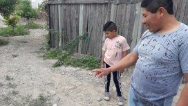 Martín Velázquez muestra el lugar en el que encontró el bolso. Crédito: El Tribuno Martín Velázquez muestra el lugar en el que encontró el bolso. Crédito: El Tribuno