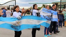 Familiares de tripulantes del ARA San Juan en Mar del Plata - Crédito: 0223.com.ar Familiares de tripulantes del ARA San Juan en Mar del Plata - Crédito: 0223.com.ar