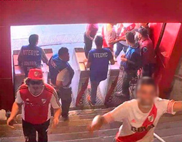 Matías Sebastián Firpo entrando al Monumental<br>