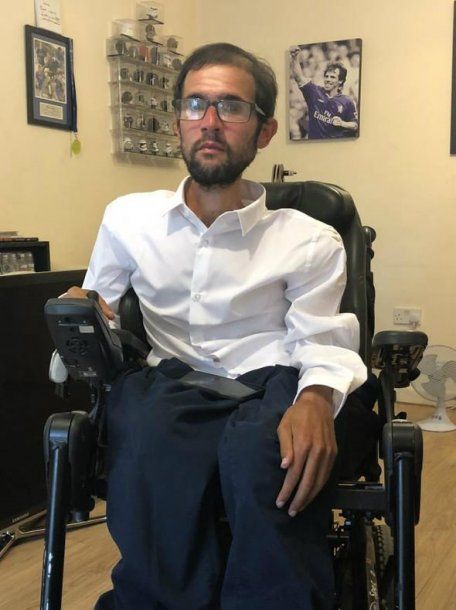 Baskaran, en la silla de ruedas que ahora es considerada peligrosa para él