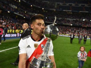 El Pity Martínez besa la Copa Libertadores El Pity Martínez besa la Copa Libertadores