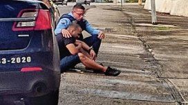 El gesto solidario de un policía iba a hacer una multa - Crédito: Gustavo A. Laabes González El gesto solidario de un policía iba a hacer una multa - Crédito: Gustavo A. Laabes González