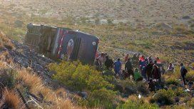 Uspallata: volcó un micro en la alta montaña y hay al menos 3 muertos Uspallata: volcó un micro en la alta montaña y hay al menos 3 muertos