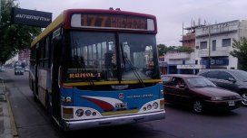 Paro de colectivos: le cortaron un dedo a un chofer de la línea 177 en Burzaco Paro de colectivos: le cortaron un dedo a un chofer de la línea 177 en Burzaco