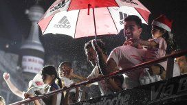 VIDEO: Así fue la postergada vuelta olímpica de River en el Monumental VIDEO: Así fue la postergada vuelta olímpica de River en el Monumental