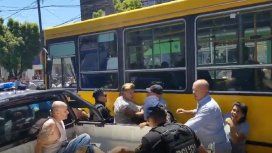 Rosario: policías se enfrentaron con vecinos por unos vendedores ilegales de pirotecnia Rosario: policías se enfrentaron con vecinos por unos vendedores ilegales de pirotecnia