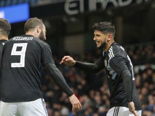 Gonzalo Higuaín y Ever Banega Gonzalo Higuaín y Ever Banega