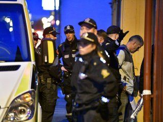 quedo atrapado en el auto que el mismo habia robado y llamo a la policia para ser rescatado quedo atrapado en el auto que el mismo habia robado y llamo a la policia para ser rescatado